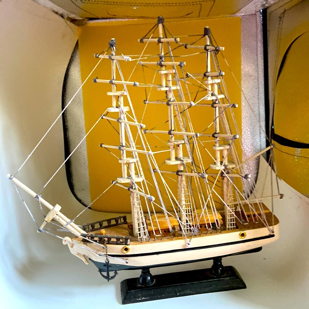 Ship model Sail old time You can give it a name A 3 mast with lots of rigging